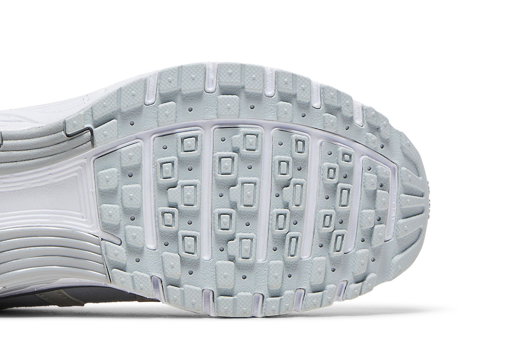 Кроссовки Wmns P-6000 'Metallic Summit White'