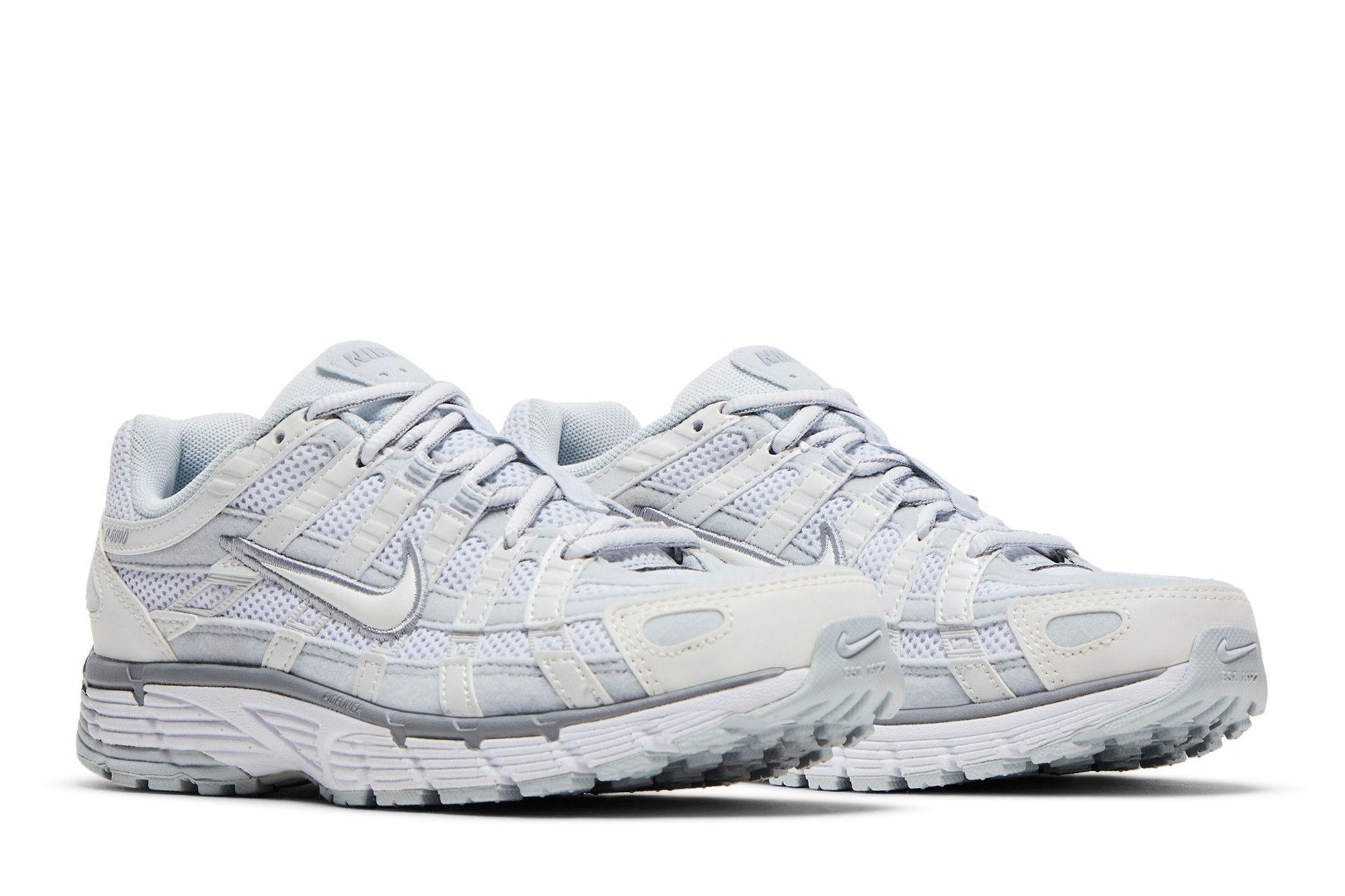 Кроссовки Wmns P-6000 'Metallic Summit White'