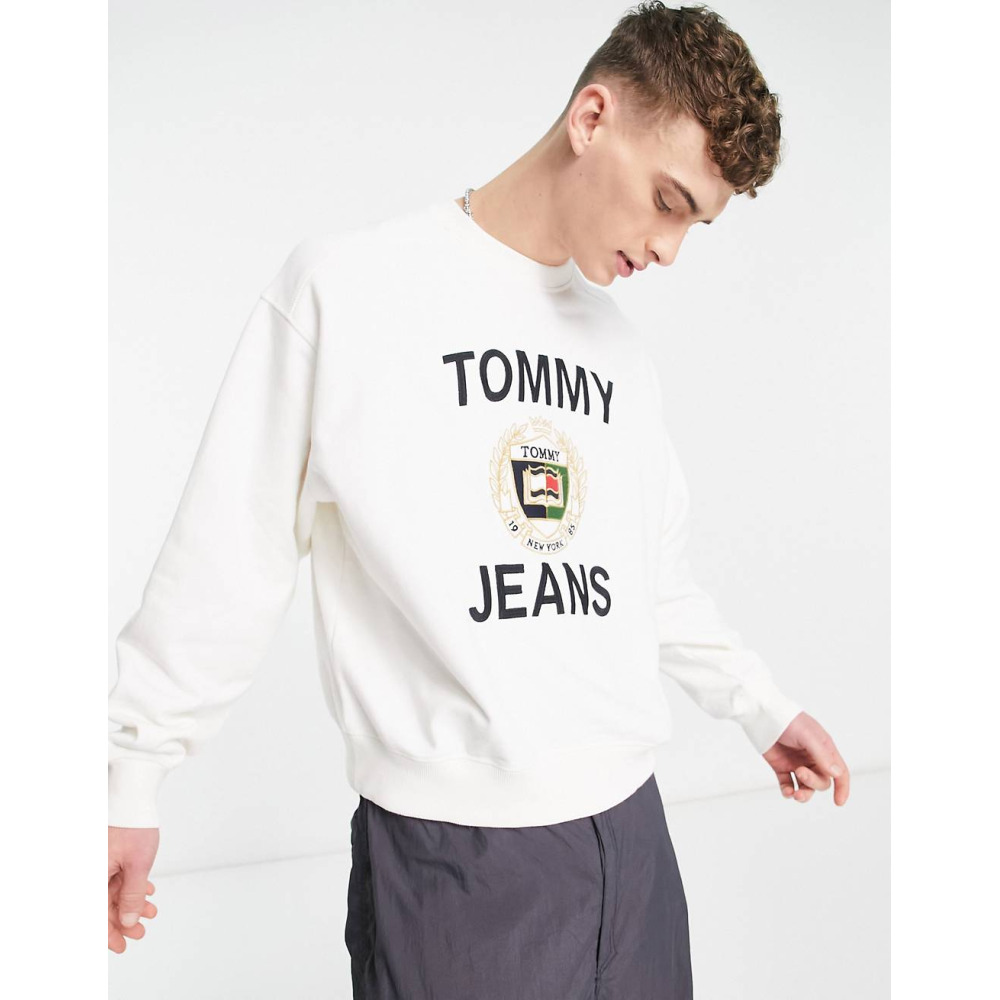 Tommy Jeans large logo sweatshirt in grey Qwixit 13763