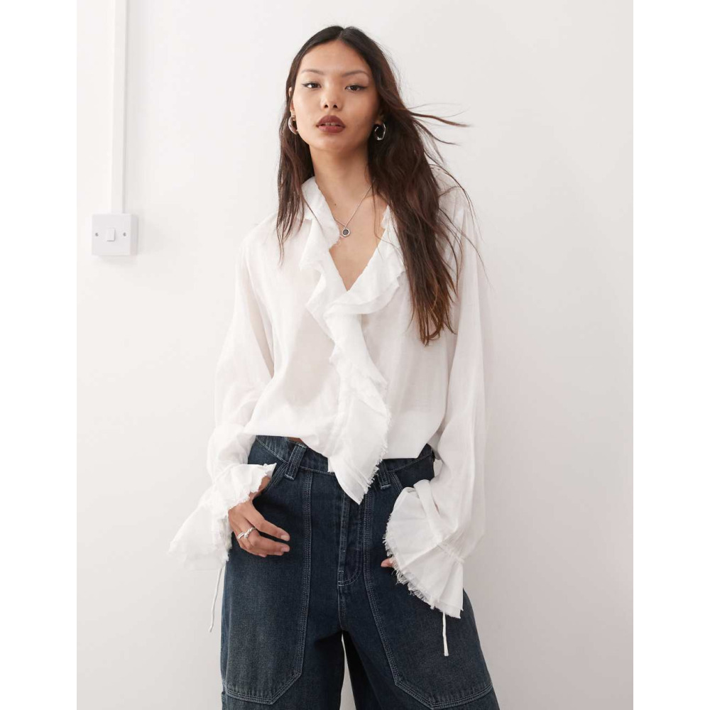 Блузка Weekday frill blouse with hook and eye front detail in off