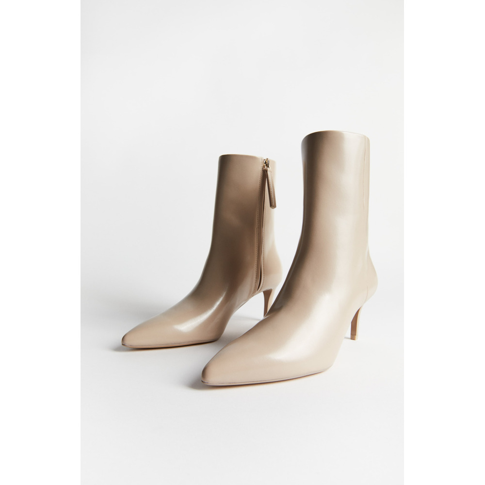 Light beige boots deals